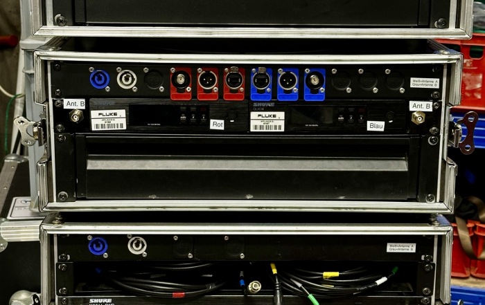 3 Cases mit Mikrofonanlagen